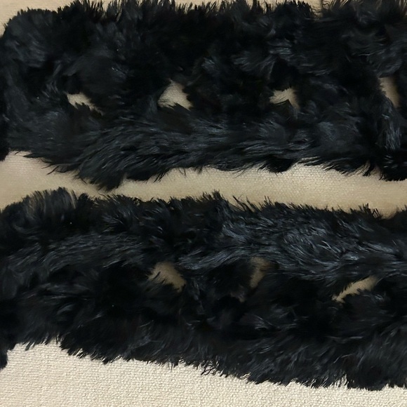 Black Faux Fur Scarf - Picture 3 of 4